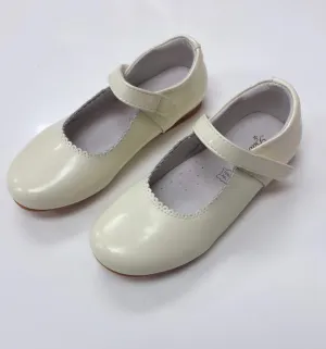 A1423 Cream Shoe