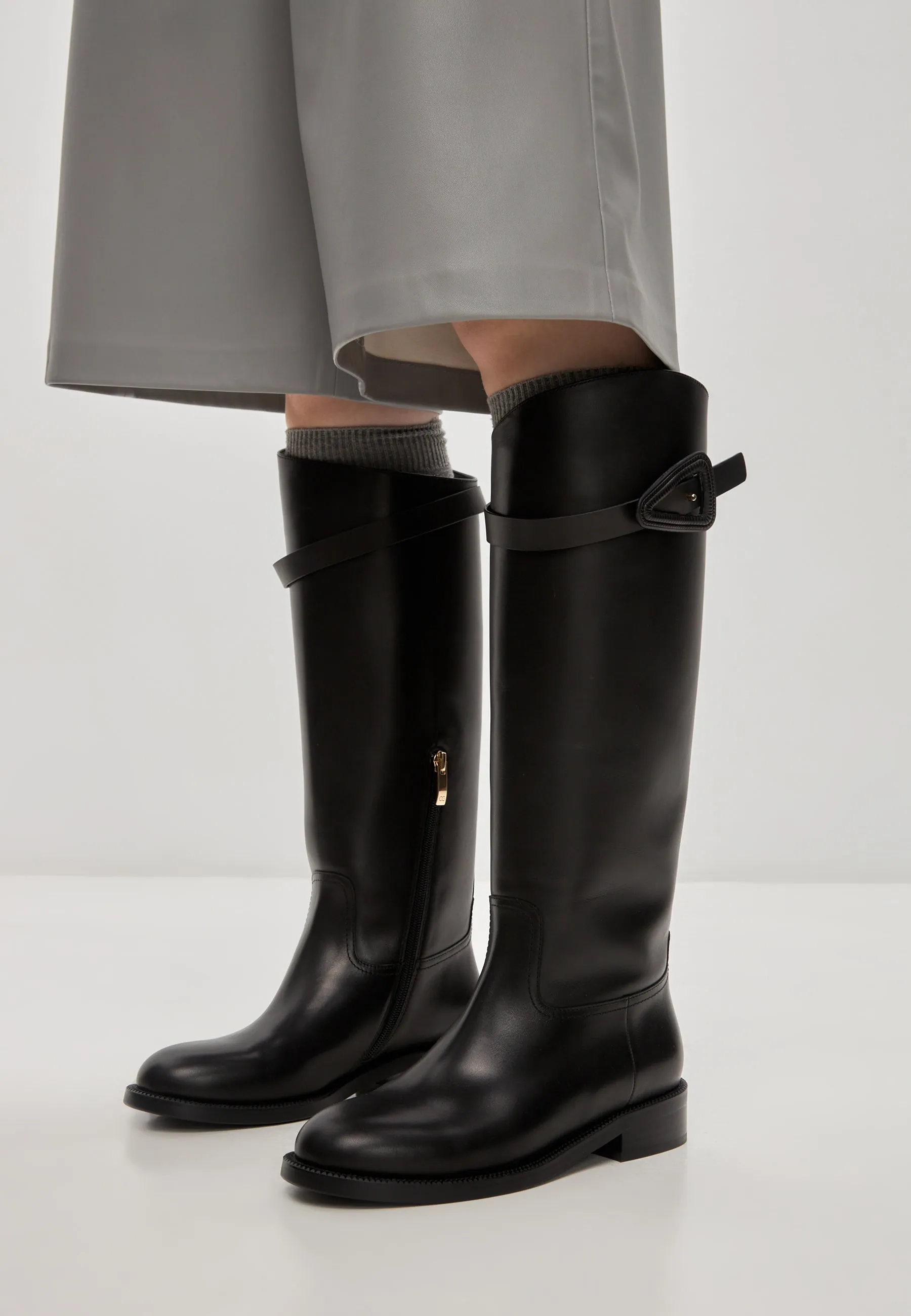 Elegant Riding Boots with Buckle Detail Zoe - Black